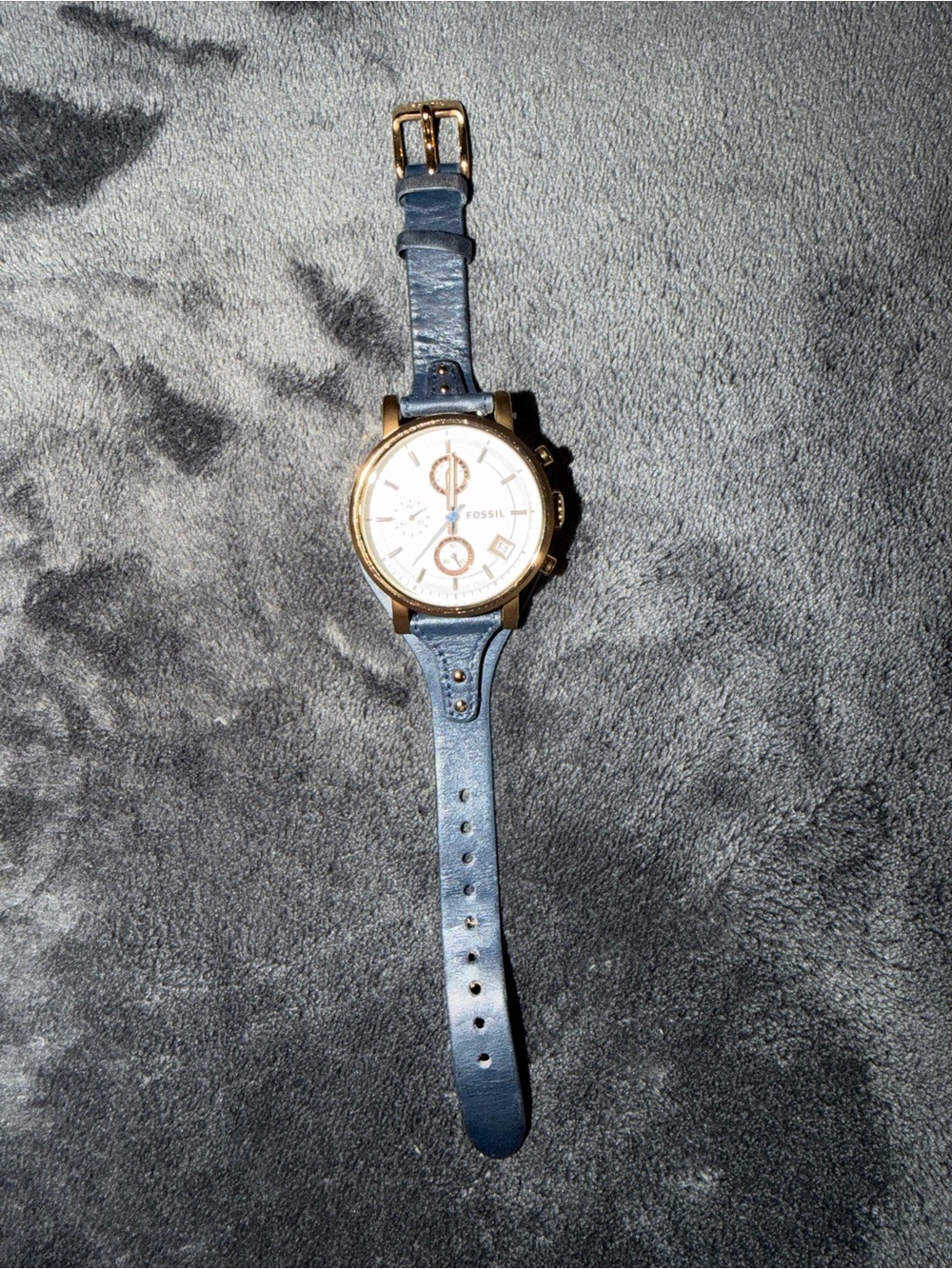Fossil womenβs Blue Leather Strap Chronograph Watch (NEEDS BATTERY REPLACEMENT)